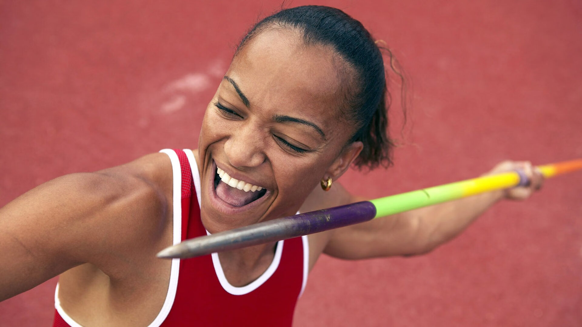 皇马持续领跑西甲,巴萨紧随其后,冠军争夺白热化,皇马完胜巴萨