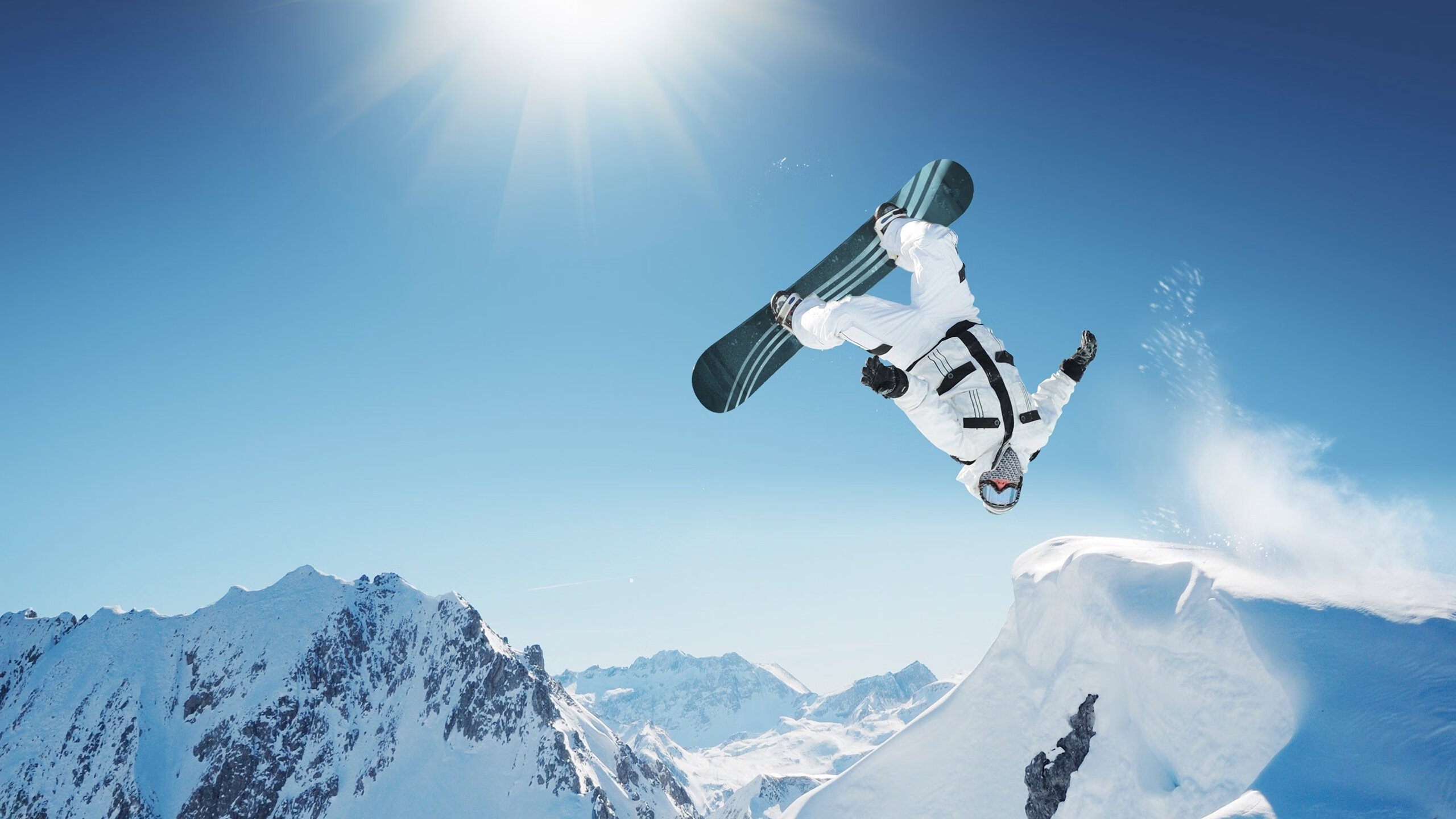 足球盛事令人热血沸腾，观众尽情欢乐，足球的盛宴